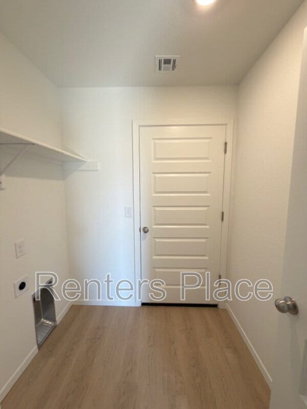 Building Photo - 1111 Raven Dr