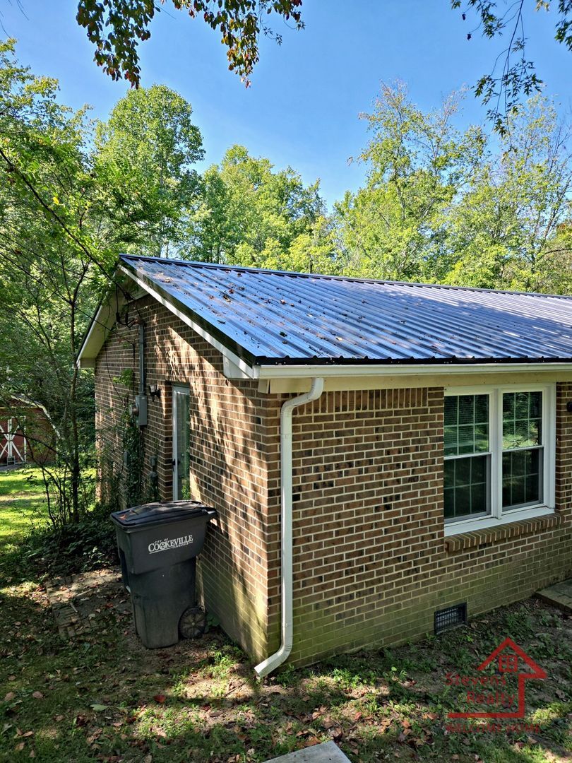 Building Photo - 2050 Wildwood Rd