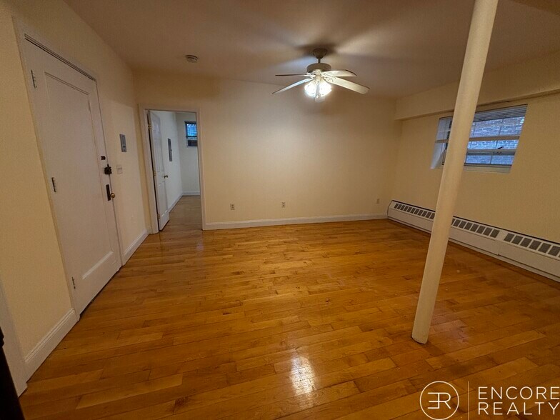 Building Photo - 1555 Beacon St