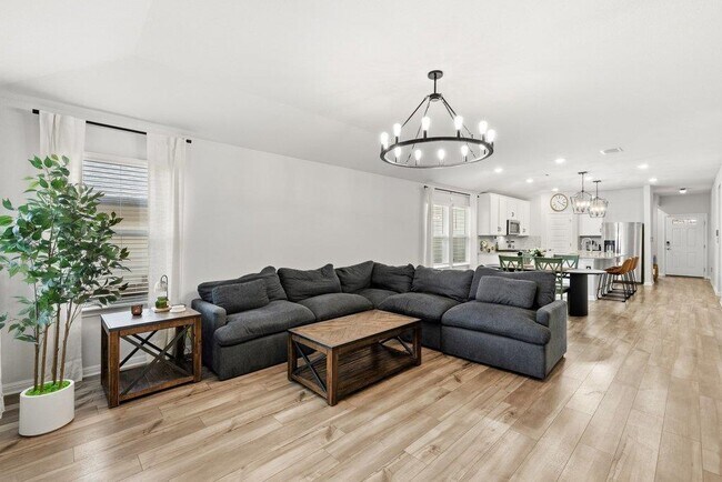 Building Photo - 225 El Capitan Lp