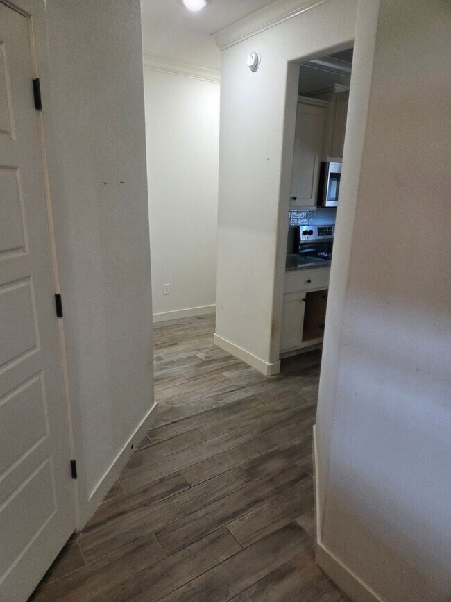 Building Photo - 2143 Sweetwater Ranch Ave