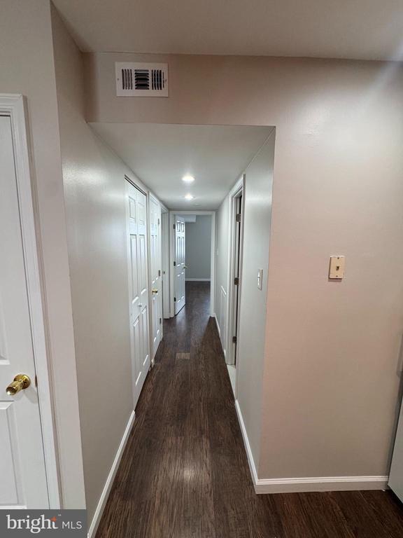 Building Photo - 9841 Northeast Ave