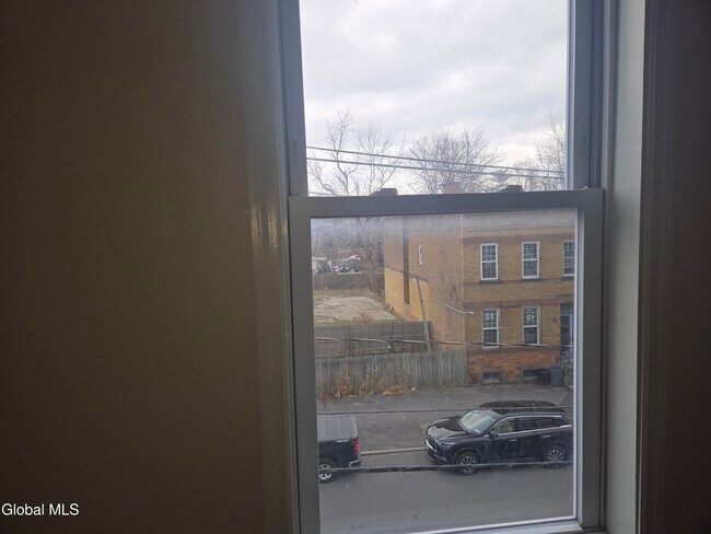 Building Photo - 29 Robin St