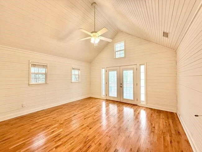 Building Photo - 2076 Azalea Cir