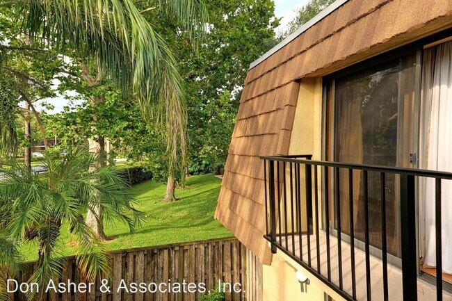 Building Photo - 2 br, 2.5 bath House - 5262 Coral Court Un...