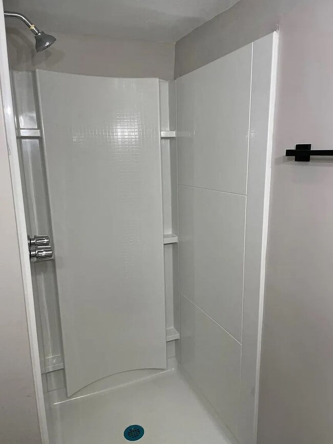 Building Photo - Beautifully Remodeled 4-Bedroom Home!