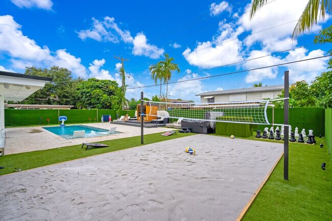 Building Photo - 1255 NE 199th St