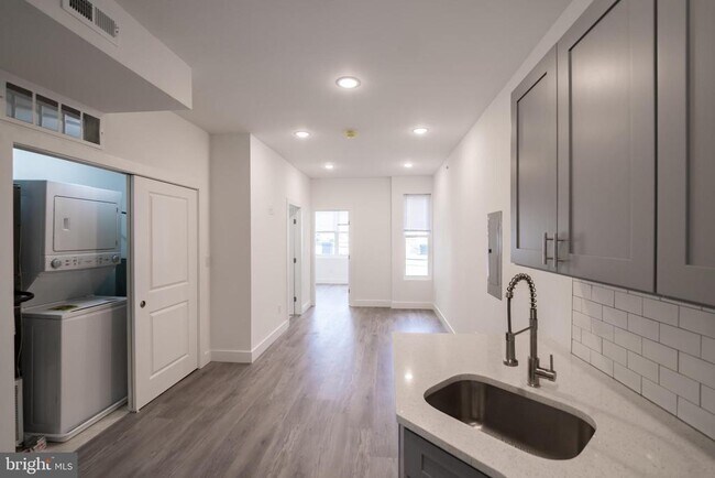 Building Photo - 1709 Snyder Ave