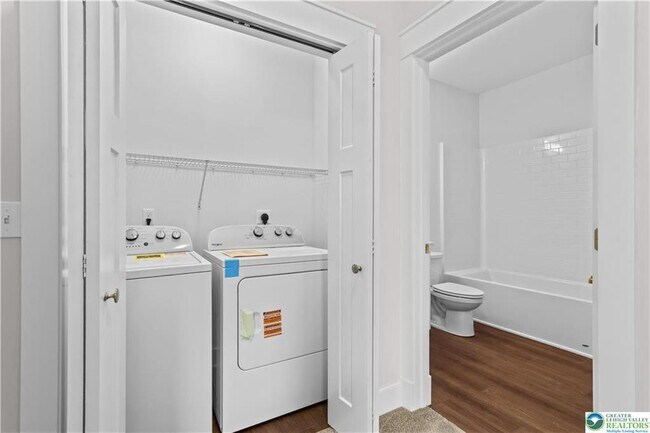 Building Photo - 1674 Best Pl