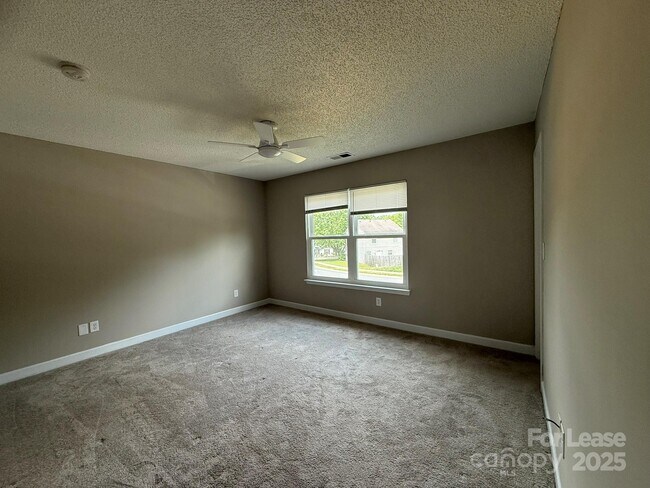 Building Photo - 431 Kingville Dr
