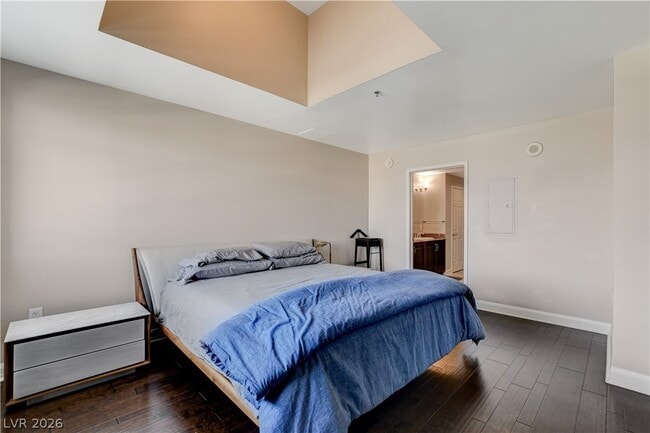 Building Photo - 150 S Las Vegas Blvd