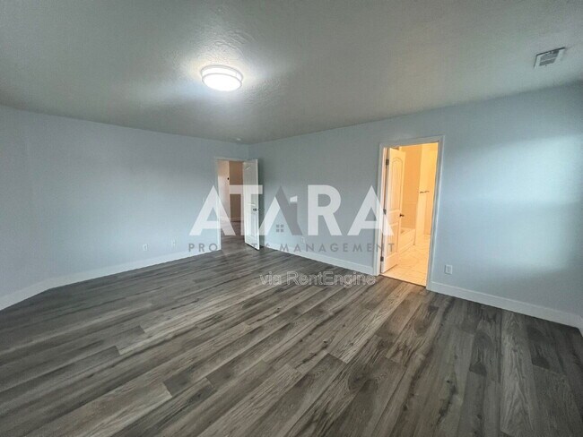 Building Photo - 258 Kestrel Dr