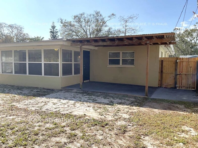 Building Photo - 1721 Greenhill Dr