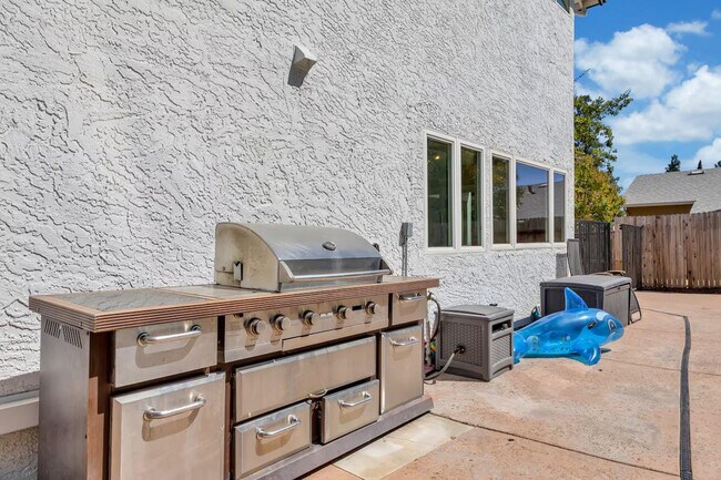 Building Photo - 8004 Caymus Dr