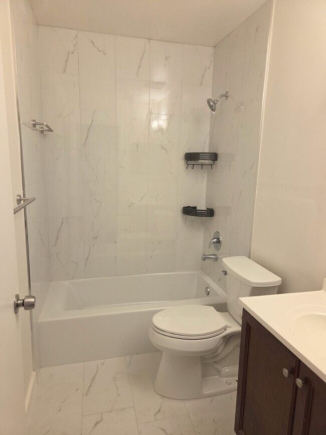 Building Photo - Fully Renovated 3BR/2BA Townhome with New Bathrooms & Fenced Yard