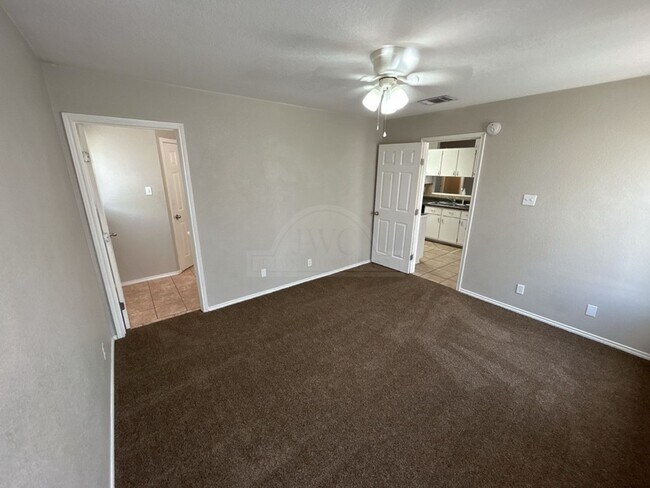 Building Photo - 4507 Lonesome Dove Dr