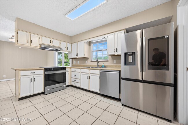 Building Photo - 9727 Viceroy Dr E