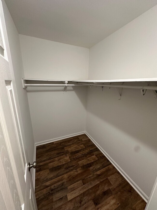 Building Photo - 5529 Continental Way