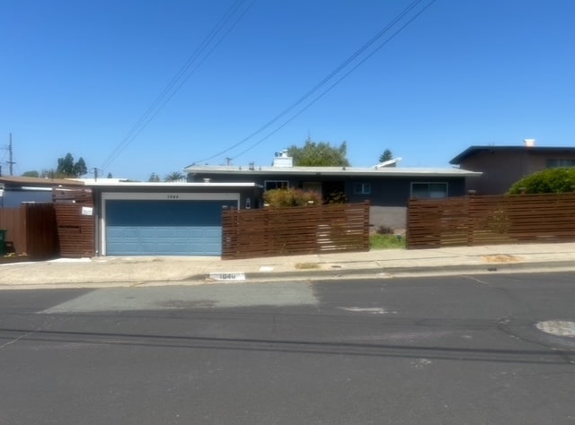 Primary Photo - 1040 E Meadow Ave
