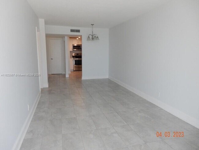 Building Photo - 400 N Surf Rd