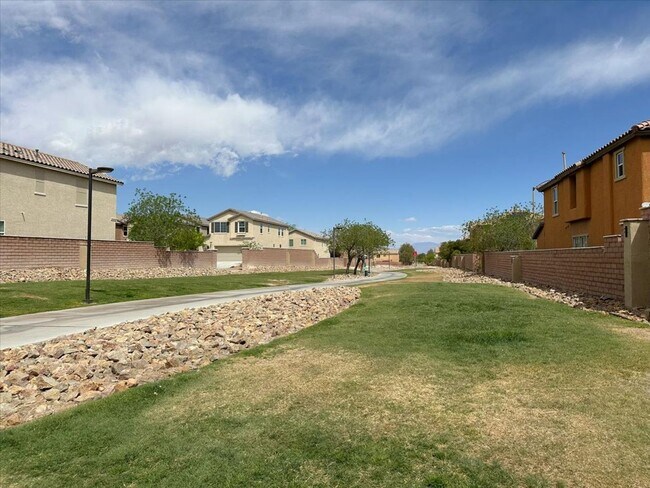 Building Photo - Immaculate 3 Bed / 2.5 Bath Home for Lease...