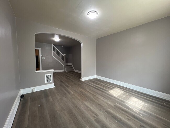 Building Photo - Beautifully remodeled 3 bedroom rental in ...