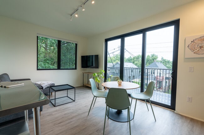 Building Photo - 2718 Grand Ave S