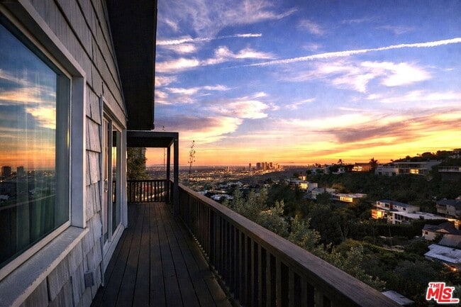 Building Photo - 8810 Hollywood Blvd