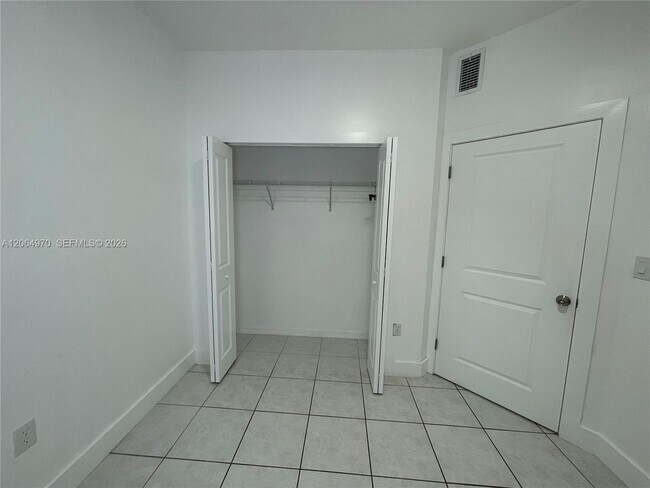 Building Photo - 905 NW 82nd Ave