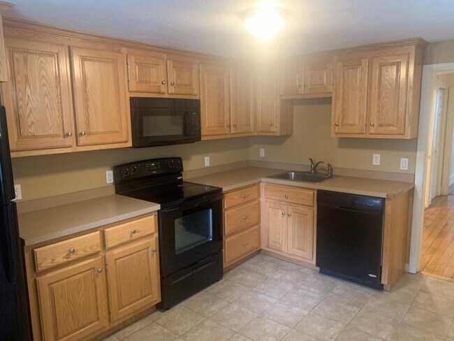 Building Photo - 74 Cottage St