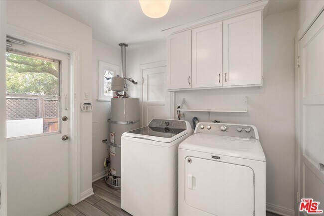 Building Photo - 2002 Kelton Ave