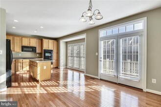 Building Photo - 12923 Benton Park Cir