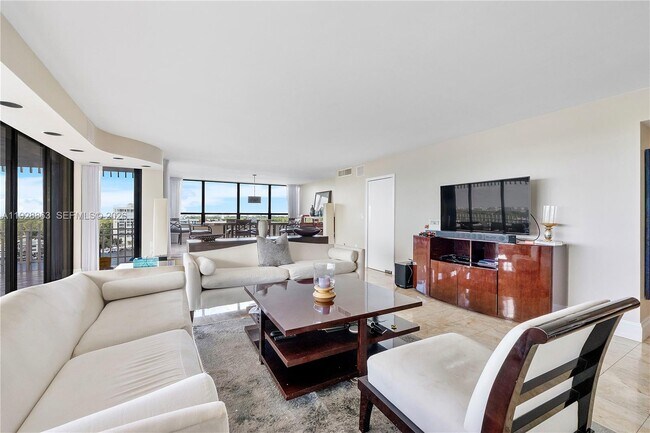 Building Photo - 2 Grove Isle Dr