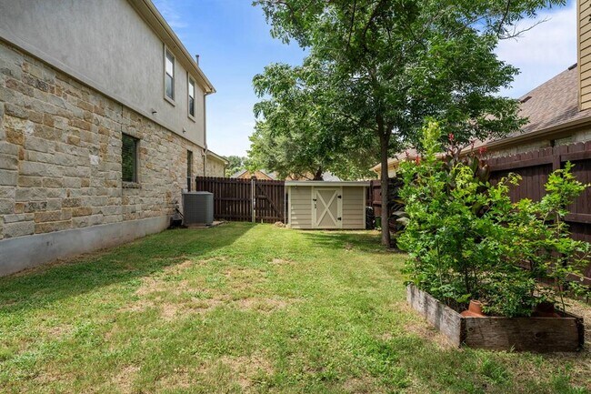 Building Photo - 420 Wild Rose Dr