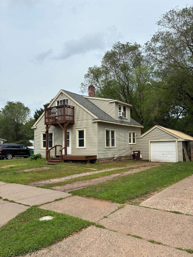 Building Photo - 1 Bedroom, 1 Bathroom, Additional Bonus Room and Detached Garage