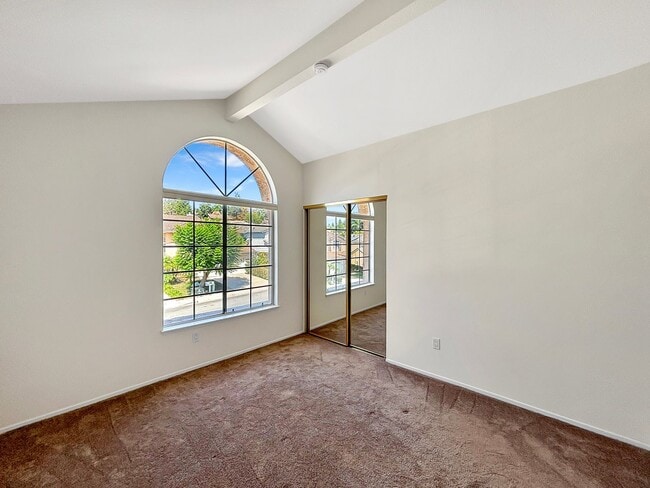 Building Photo - Beautiful 5BD/3BA 2-Story House in Tierras...