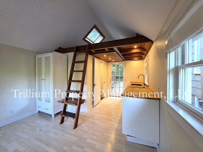 Building Photo - 2665 SW Brae Mar Ct