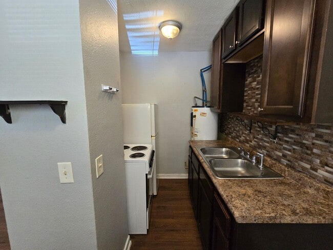 Building Photo - 1 bedroom 1 bath duplex in Navy Point!
