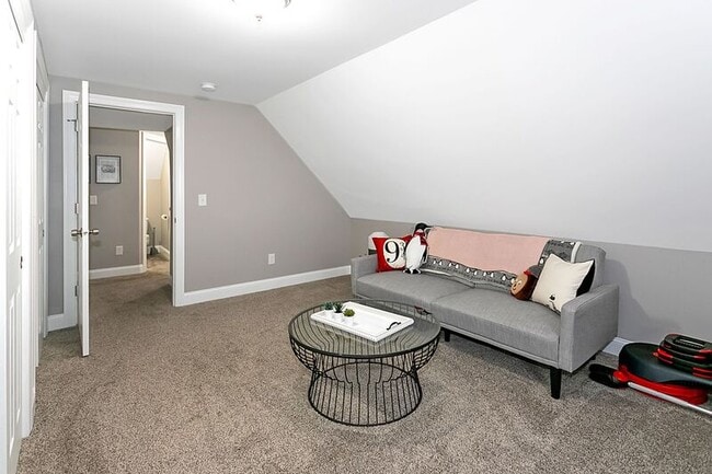 Building Photo - 349 S Chillicothe St