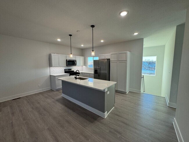 Building Photo - $1,850 - 4 bed 3 bath - Newer Build Duplex *COMING SOON*