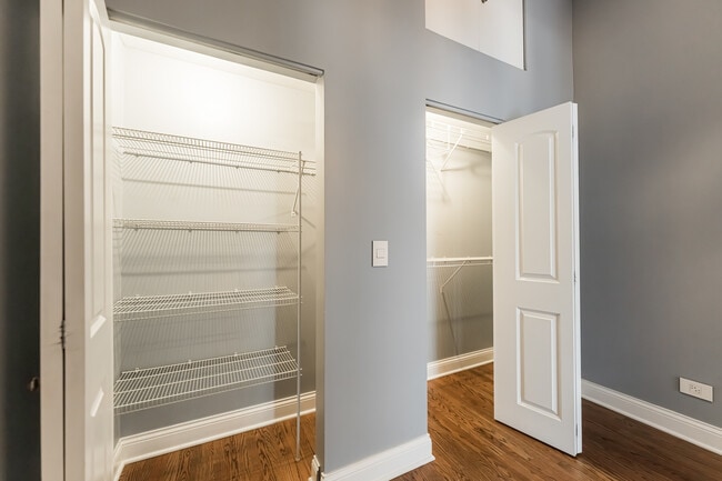 Building Photo - 1000 W Adams St