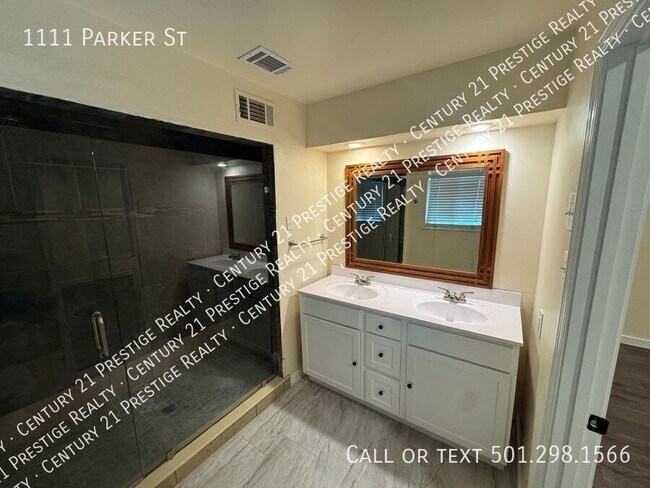 Building Photo - 1111 Parker St