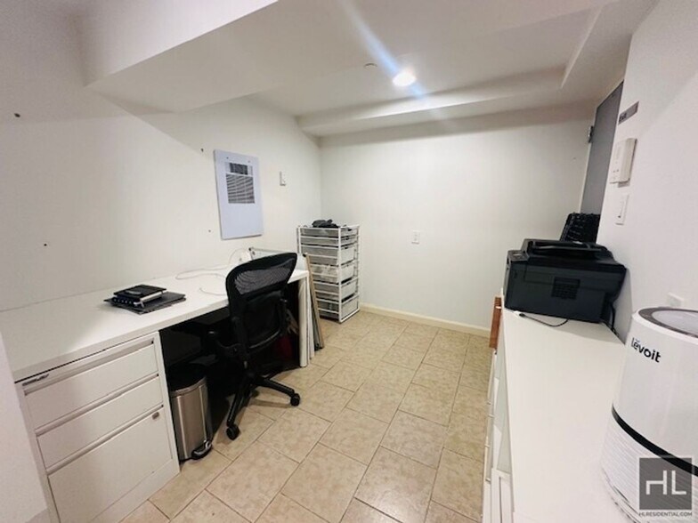 Building Photo - Luxury 1 Bedroom Duplex with Private Outdo...