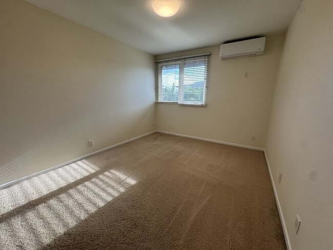 Building Photo - 1021 Koko Head Ave