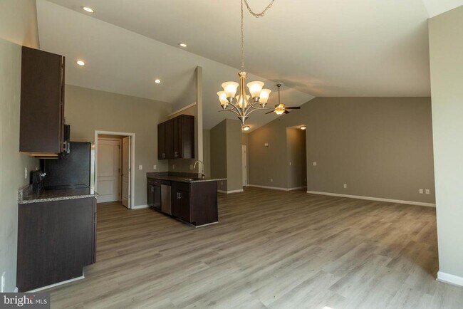 Building Photo - 438 Ives St