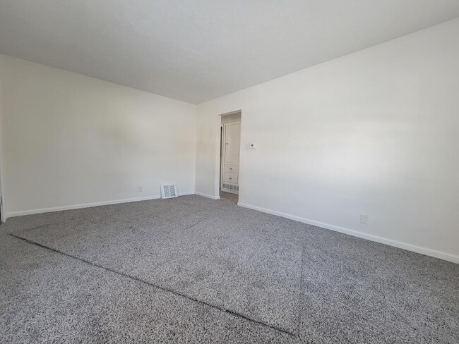 Building Photo - 1320 Tioga Ave