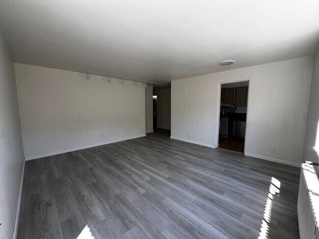 Building Photo - 1800 Taylor Ave N