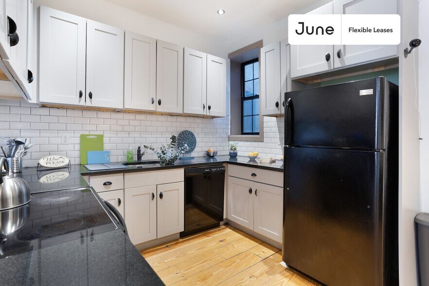 Building Photo - Functional ROOM at The Upper Manhattan House