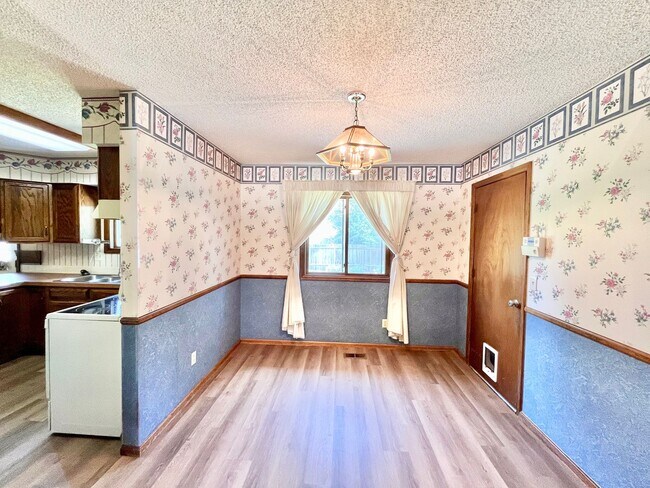 Building Photo - Spacious 4 bed/ 3 bath Two Story Home with Finished Basement - Lawn and Garden Care Included, New...