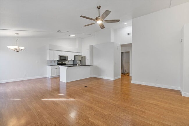 Building Photo - 8884 N Del Mar Ave